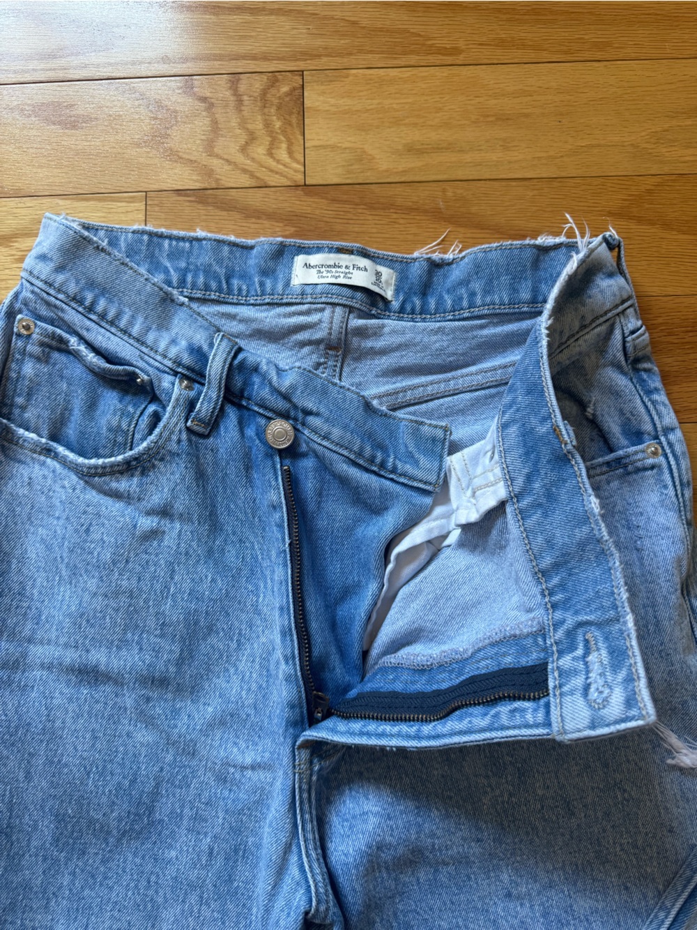 Abercrombie & Fitch 90s Straight Jeans - Ultra High Rise - Picture 4 of 7